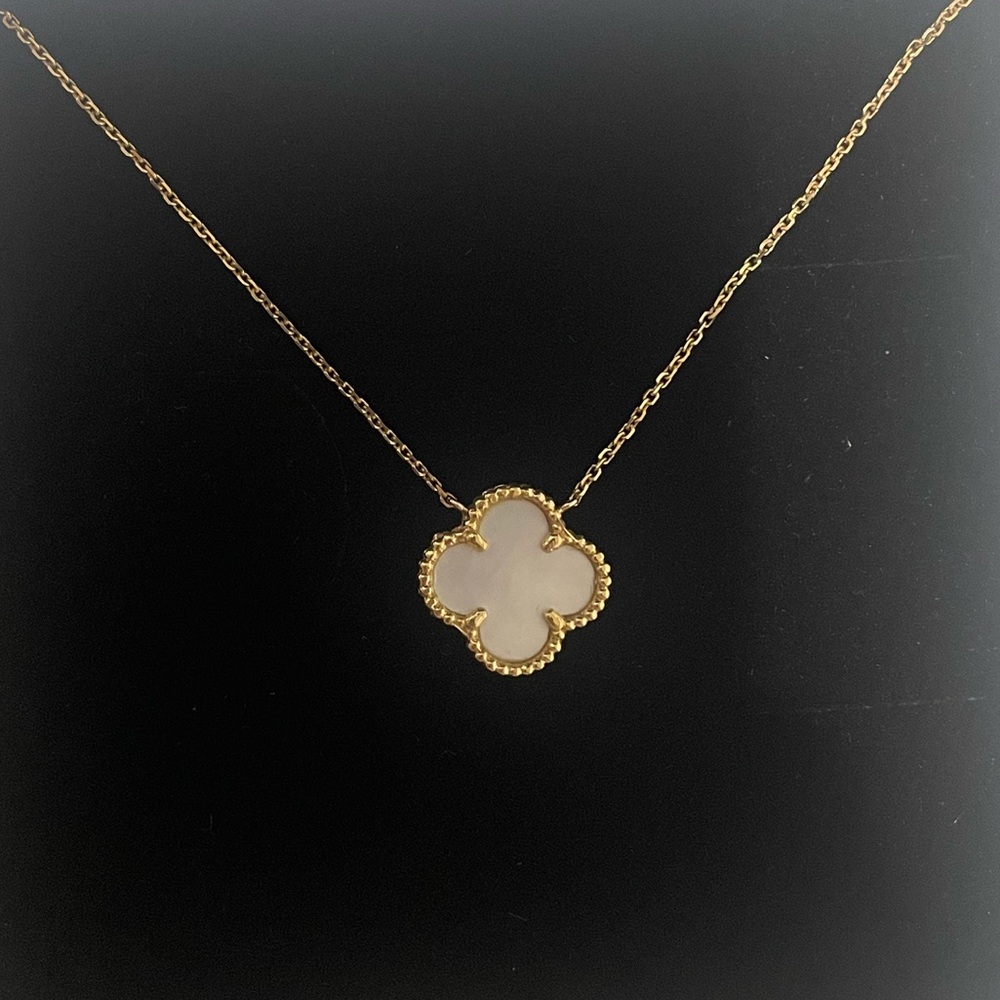 18k mother of pearl clover flower necklace